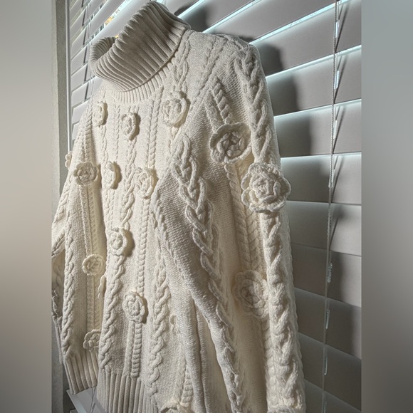 Boston Proper Chenille Rosette Cable Turtleneck Sweater Size Small - Picture 4 of 9